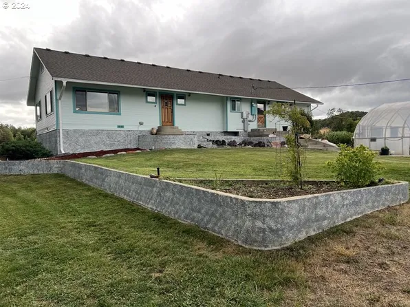 512 Cole Rd, Oakland, OR 97462