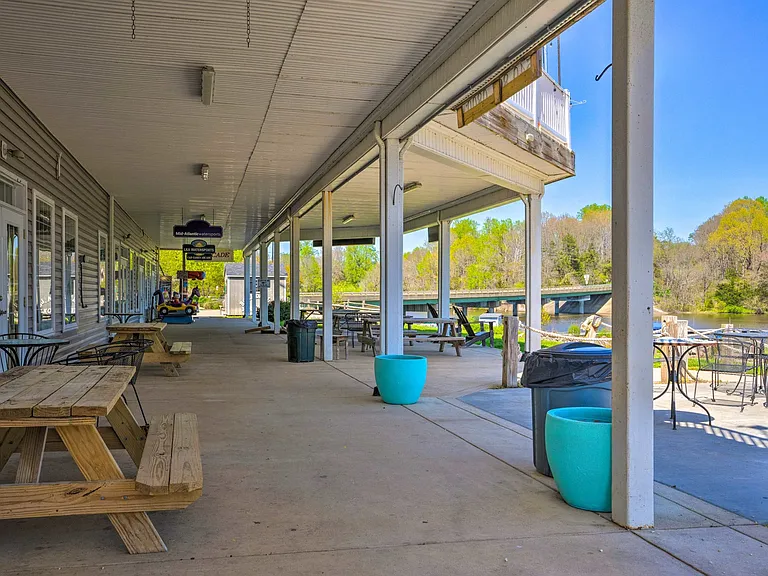 a few minute walk to the boardwalk at lake anna with dining, shops, arcade and mini golf