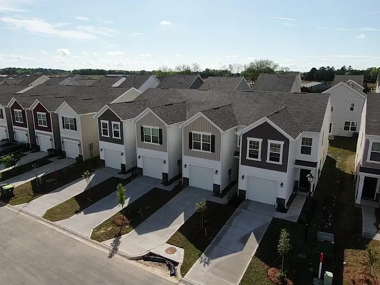 559 Marcus Way — Photo 3
