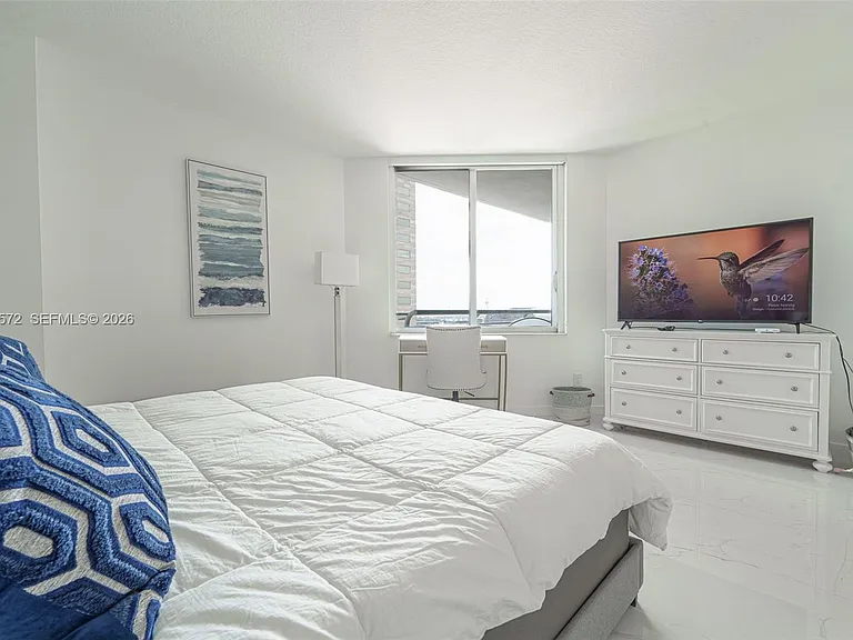 335 Biscayne Blvd #1600 — Photo 11