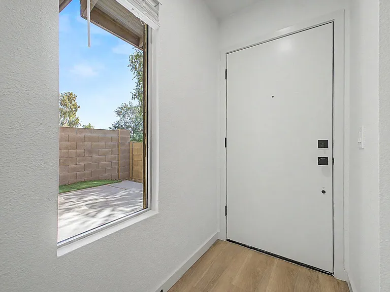 1812 W Village Way — Photo 3