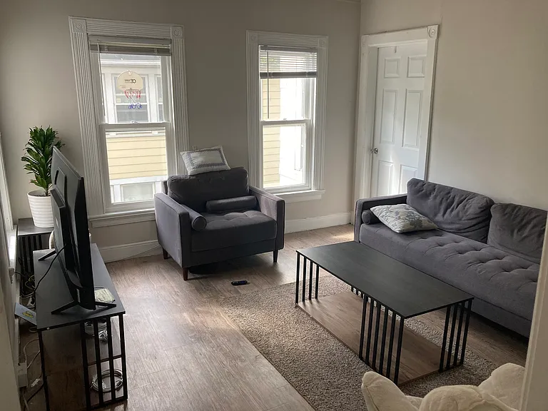 11 Walnut St — Photo 3