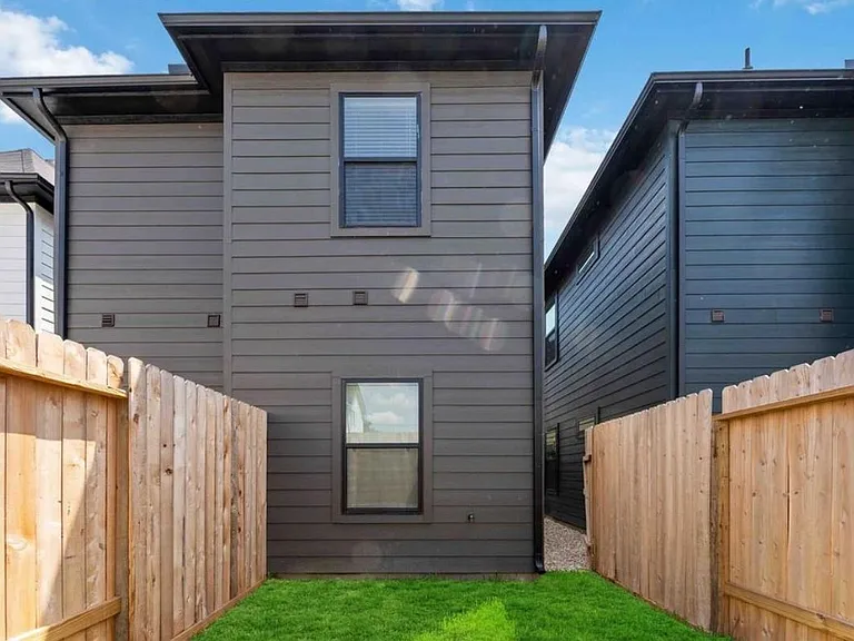 8023 Cora St #B — Photo 21
