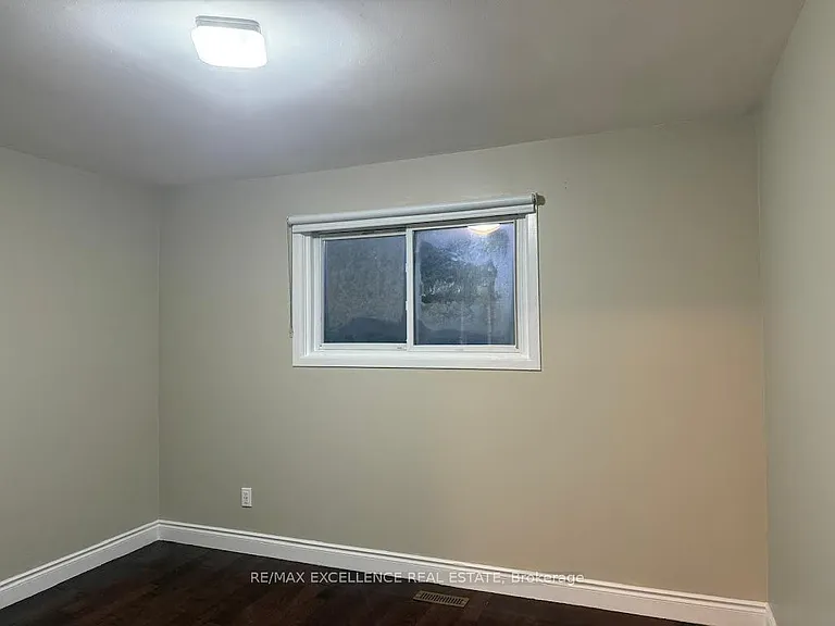 3760 Keenan Cres — Photo 8