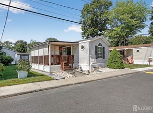 4 South Dr, Hightstown, NJ 08520