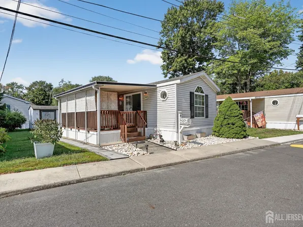 4 South Dr, Hightstown, NJ 08520