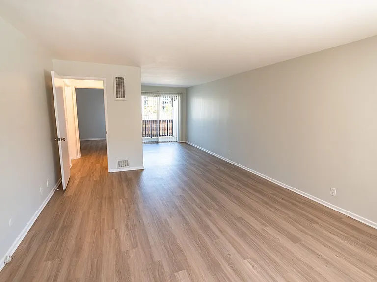 18407 Dearborn Street — Photo 38