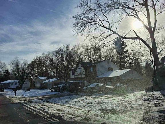 3rd image of 851 Meadow Ridge Dr