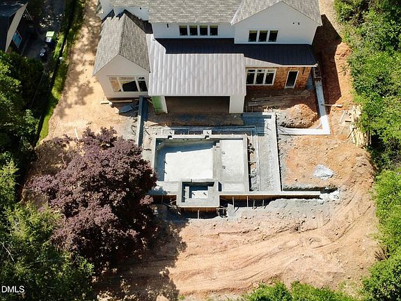 4th image of 3448 Leonard St
