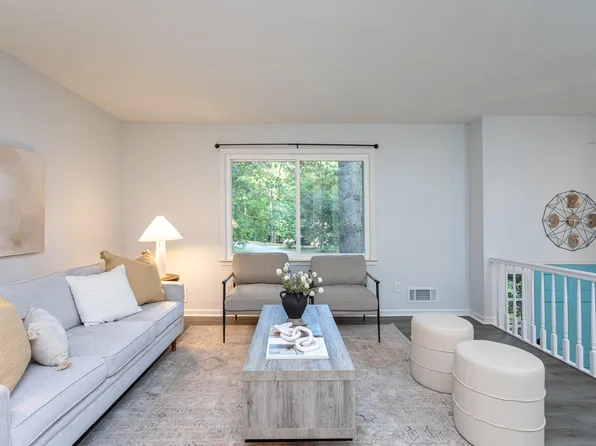 1051 Dunsford Pl, Cary, NC 27511