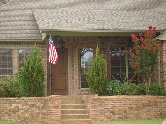2nd image of 520 Southcreek Dr