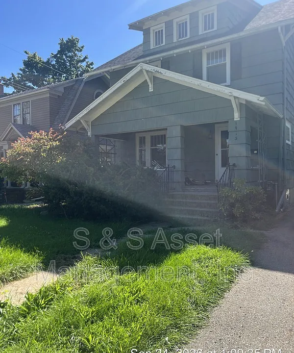 1415 S Genesee Dr