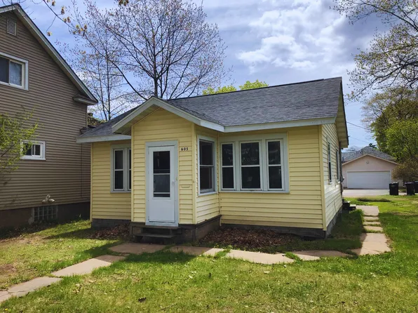 605 Dakota Ave, Gladstone, MI 49837
