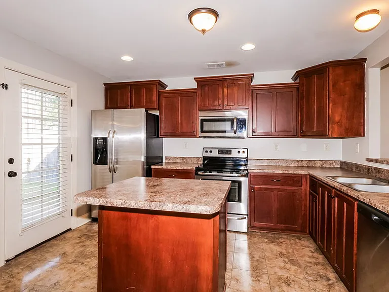 5823 Bedford Pl — Photo 8