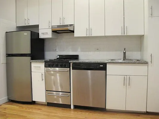 Rented by Metropolis Real Estate of Manhattan | media 7