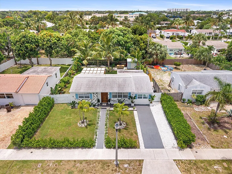 350 Forest Hill Blvd — Photo 19