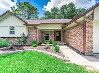 1916 Winding Creek Dr, Pearland, TX 77581