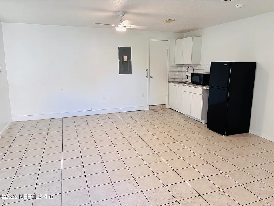 8774 Country Creek Blvd