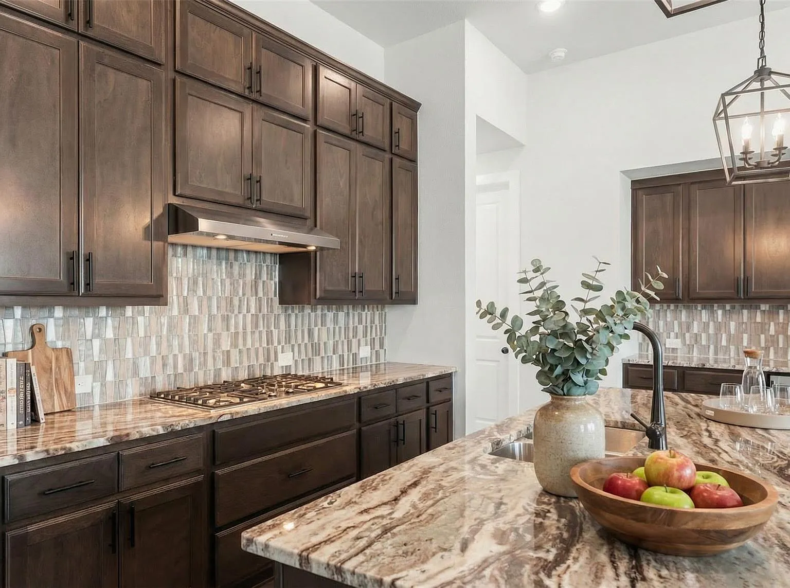 4 bed, 3.0 bath, 2602 sqft, $2,990 — Photo 4