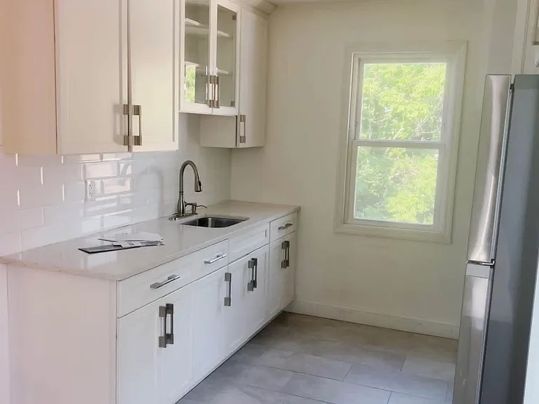 555 Davis Ave #1 — Photo 1