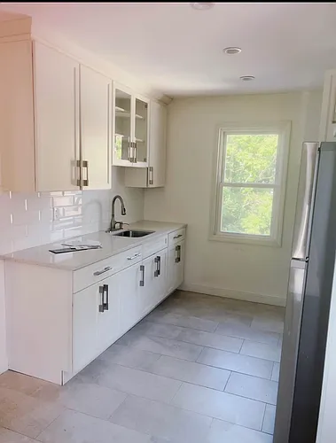 555 Davis Ave Photo 1