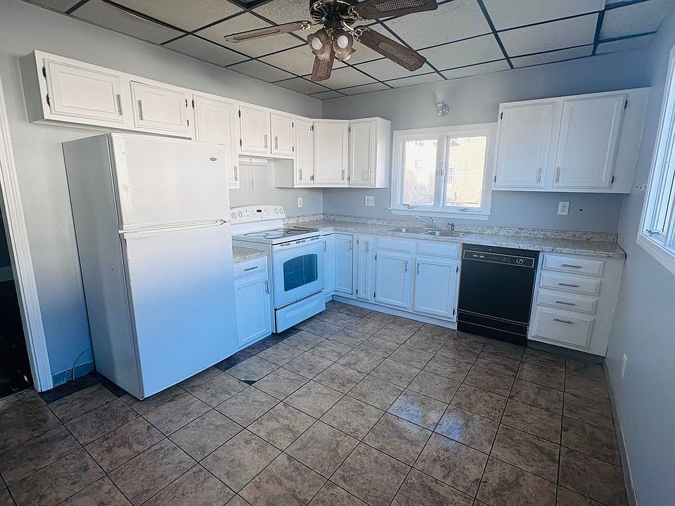 1st image of 165 Byfield St