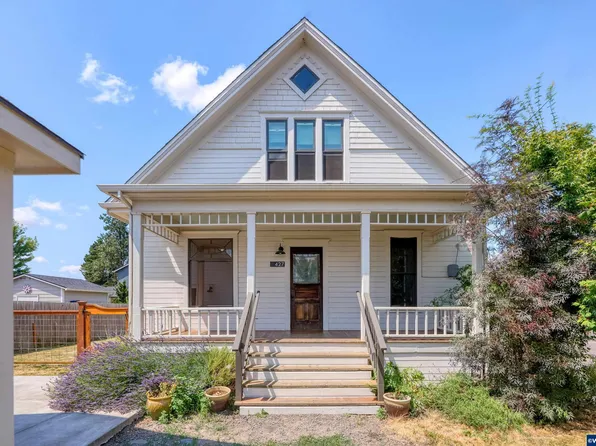 427 Grant St, Silverton, OR 97381