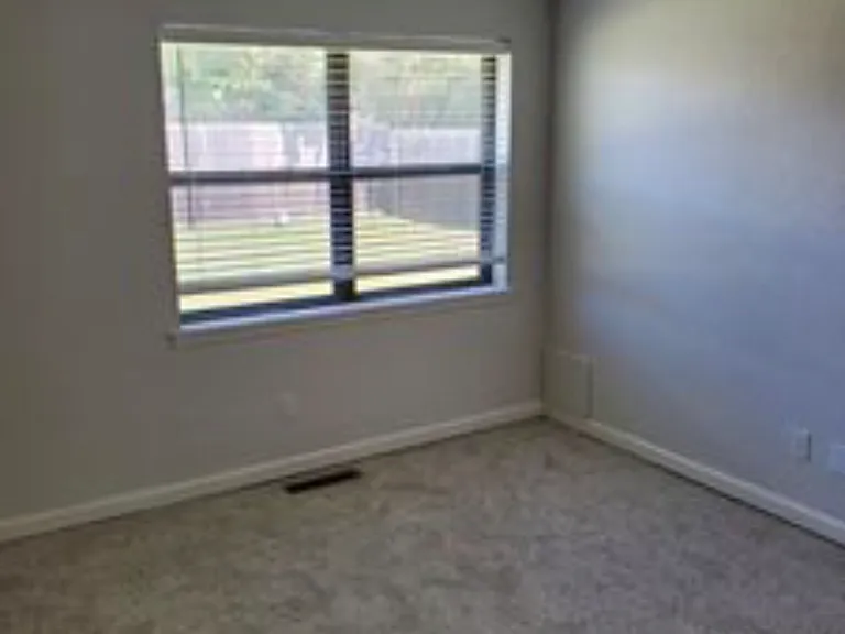 2516 W Richmond St — Photo 12