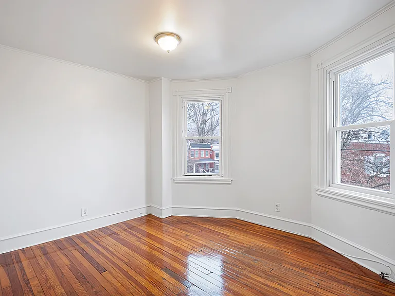 2402 N Van Buren St — Photo 12