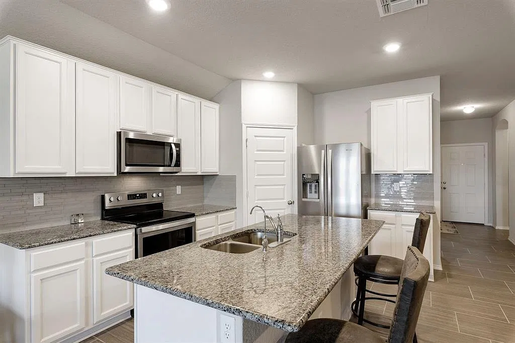 3 bed, 2.5 bath, 1675 sqft, $2,095 — Photo 3