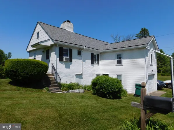 56 Unionville Rd, Douglassville, PA 19518