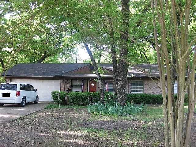 1st image of 215 Pierce Dr