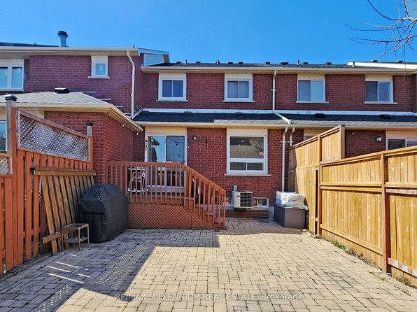 572 Lumberton Cres, Mississauga, ON L4Z 3Z6