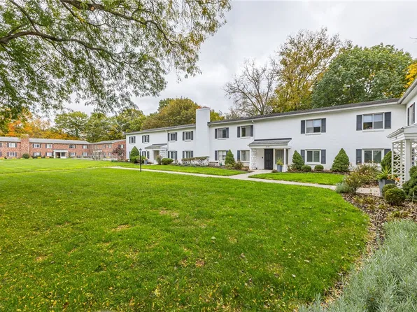 29 Lost Mountain Trl, Rochester, NY 14625