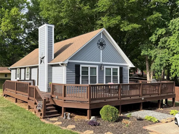 2050 16th Avenue Pl SW, Hickory, NC 28602