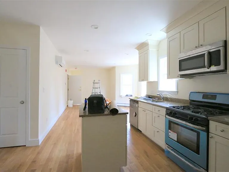 220 Massachusetts Ave — Photo 16