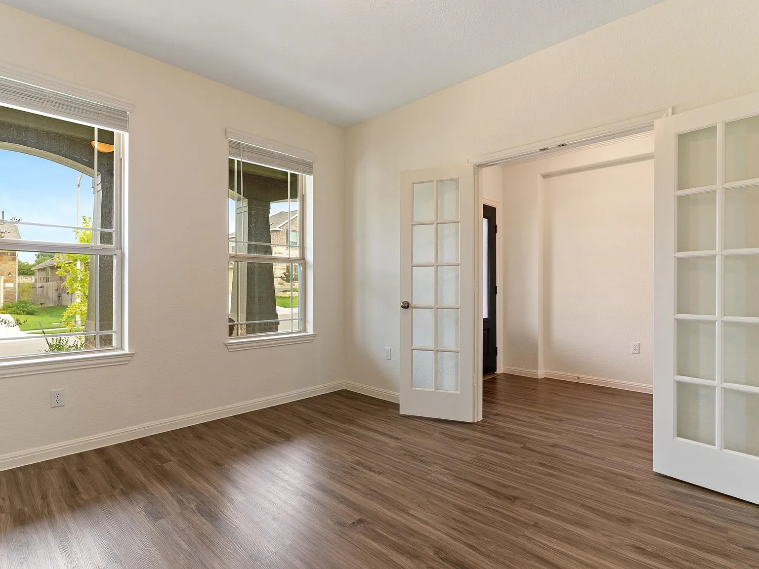 5 bed, 3.5 bath, 3327 sqft, $3,595 — Photo 4