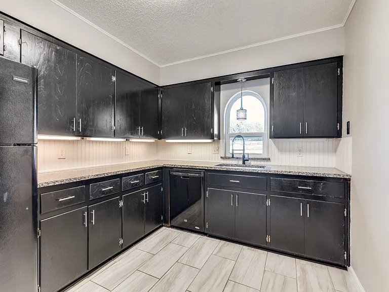 7335 Reed Rd — Photo 25
