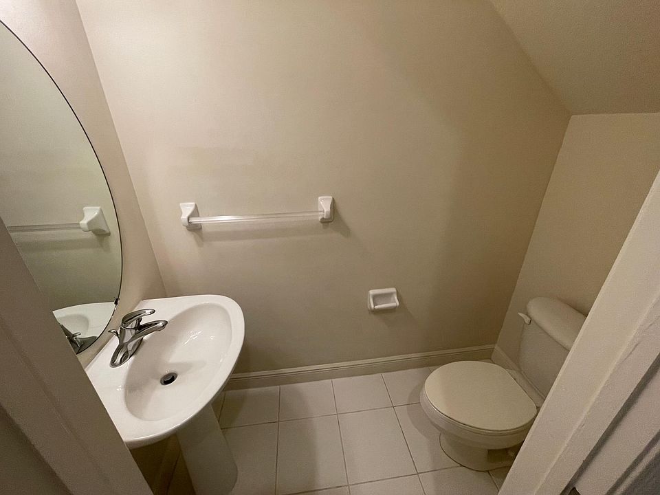 1st floor lavatory (1/2 Bathroom)