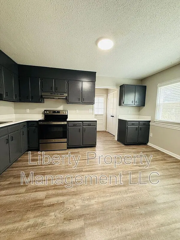 3 bed, 2.0 bath, 1200 sqft, $1,450 — Photo 3