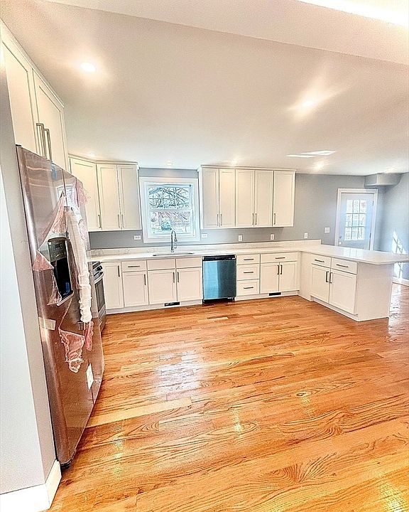 2nd image of 11 Court St #11