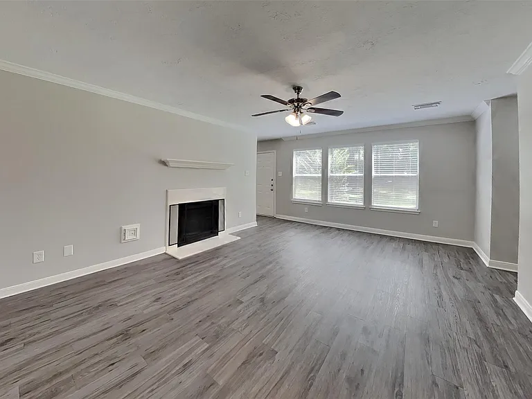 814 Gunnison — Photo 2