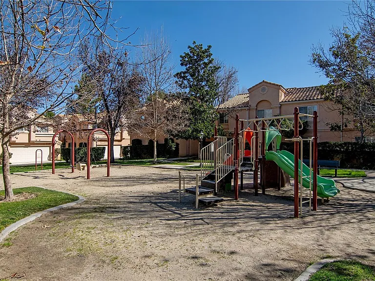 25126 Steinbeck Ave #H — Photo 18
