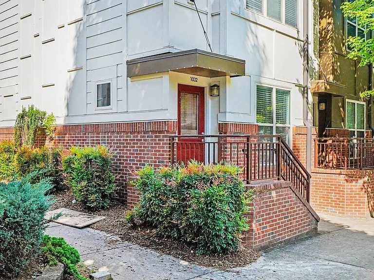 1032 Skyline View Way — Photo 2