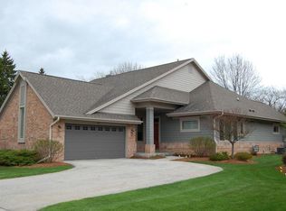 147 W Parkfield Ct, Racine, WI 53402