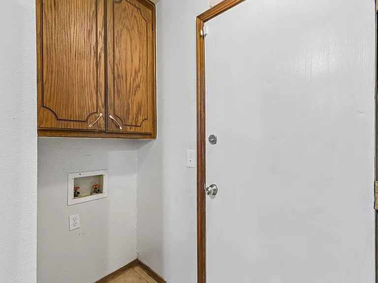 3401 E Noble Dr — Photo 29