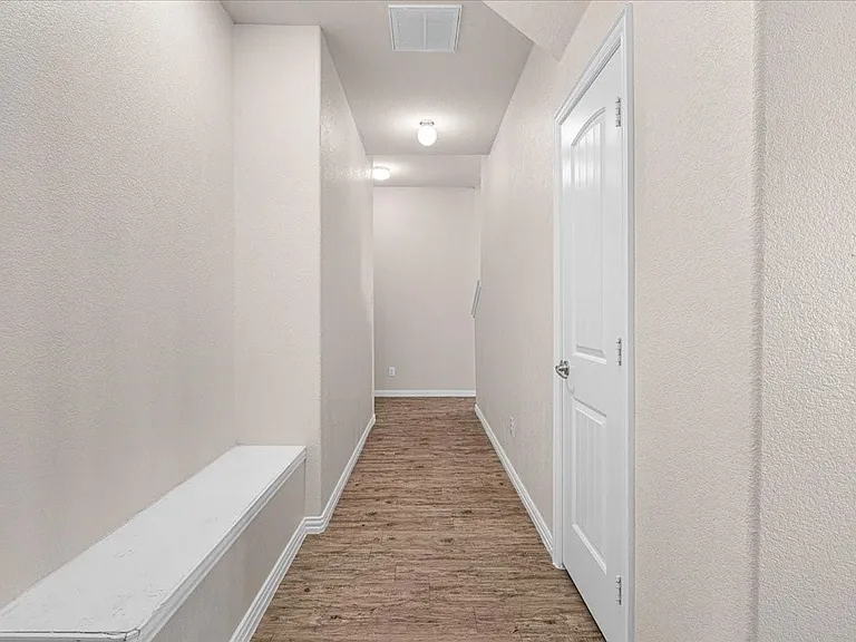 710 Woodcrest Dr — Photo 18