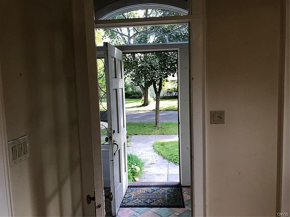 4th image of 310 Crawford Ave