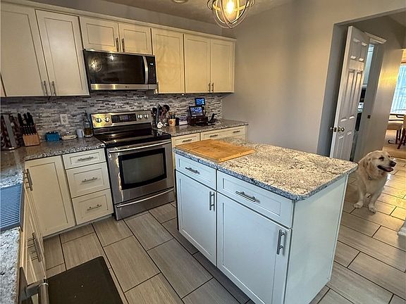 4th image of 17058 Chamberlain Rd