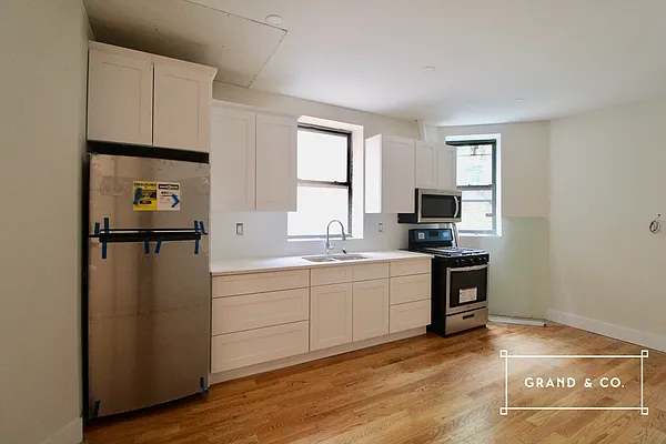 Rented by Grand & Co. | media 8